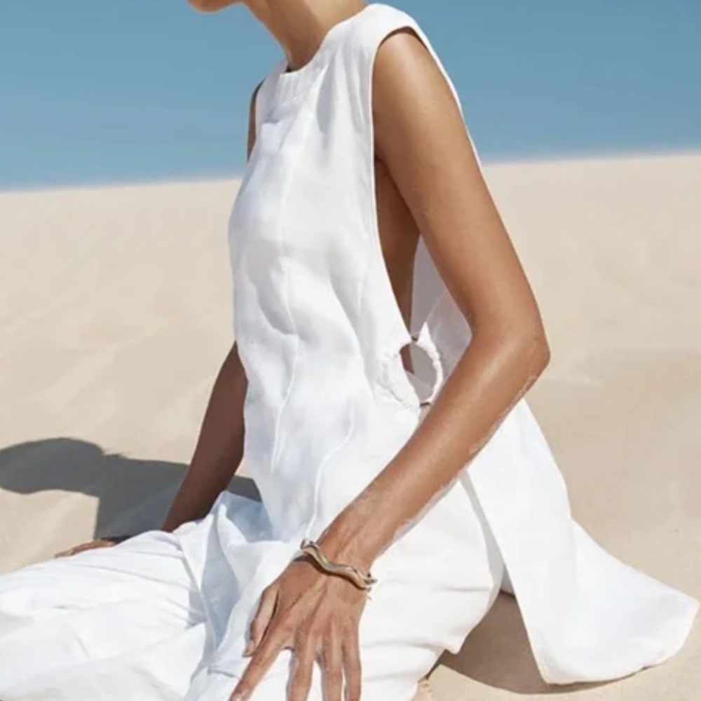 DISSH White Sleeveless Blouse